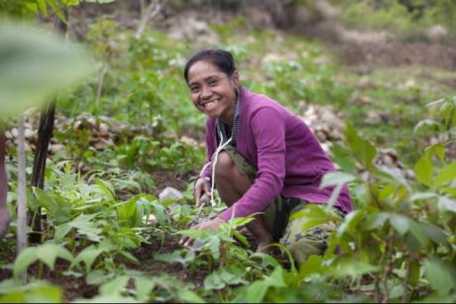 Netercia, 22, ahora duplica su producción de arroz. Un proyecto de Oxfam ha ayudado a los pequeños agricultores y agricultoras locales a sembrar cultivos alternativos que pueden tanto comer como vender en el mercado.