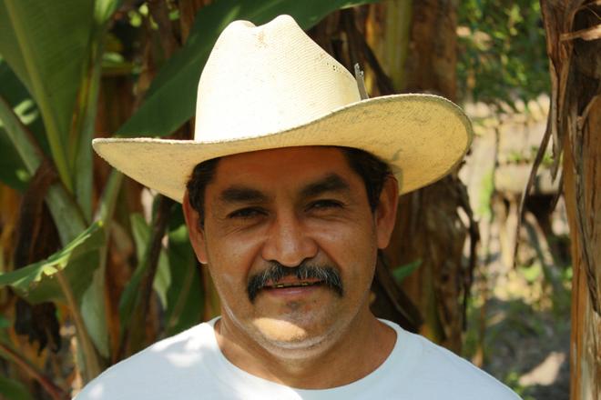 Manuel se ha adaptado al cambio de los patrones meteorológicos en Honduras gracias a un nuevo sistema de riego. “Ya no podemos recoger las cosechas cuando solíamos hacerlo porque nuestros cultivos no reciben el agua que necesitan."