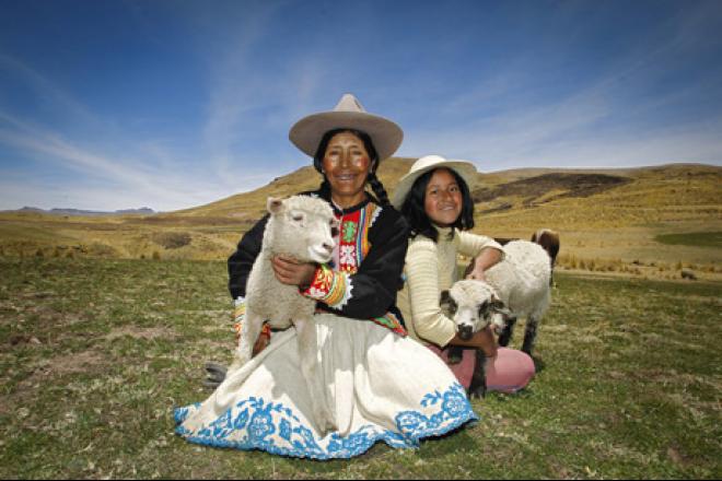 Farmer Virginia Ñuñonca lives in the Peruvian highlands, where climate change is already having an impact on the ability of communities to feed themselves. “I see the climate is changing a lot. Before it wasn’t like this. Sometimes these days, with the Virginia Ñuñonca, 54, lives in the highlands of Peru. Photo: Percy Ramírez/Oxfam