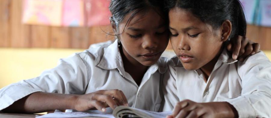 L’enseignement gratuit est l’une des armes les plus puissantes dans la lutte contre les inégalités. Il bénéficie à tous les membres de la société, mais en particulier aux jeunes les plus pauvres. Photo: Dustin Barter/Oxfam L’enseignement gratuit est l’une des armes les plus puissantes dans la lutte contre les inégalités. Il bénéficie à tous les membres de la société, mais en particulier aux jeunes les plus pauvres. Photo: Dustin Barter/Oxfam