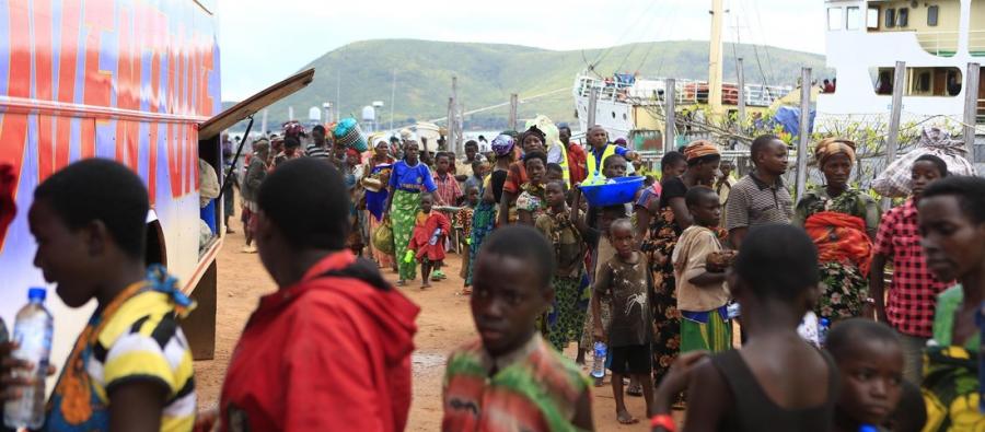 Burundian refugees boarding a bus to Lake Tanganyika Stadium before being moved to the now overflowing Nyarugusu camp. Photo: Bill Marwa/Oxfam Burundian refugees boarding a bus to Lake Tanganyika Stadium