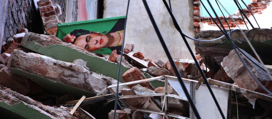 A 7.1-magnitude earthquake struck Mexico on 19th September 2017, 123km from Mexico City, in Puebla state. Photo: Karl Byrnison/Oxfam México frida Kahlo portrait on the top of debris after the earthquake in Mexico