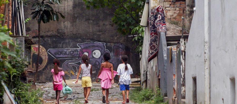 A pesar de que millones de personas salieron de la pobreza en las últimas décadas, Brasil todavía enfrenta una bracha enorme entre los más ricos del país y el resto de la población. Foto: Apu Gomes/Oxfam A pesar de que millones de personas salieron de la pobreza en las últimas décadas, Brasil todavía enfrenta una bracha enorme entre los más ricos del país y el resto de la población. Foto: Apu Gomes/Oxfam