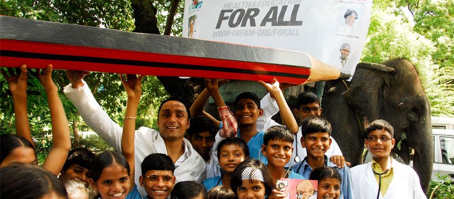 Rahul Bose lors du lancement de la campagne Santé et éducation pour tous. Rahul Bose lors du lancement de la campagne Santé et éducation pour tous.