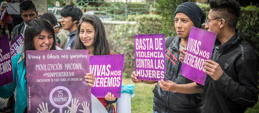 Jóvenes bolivianos en manifestación del 25 de noviembre en contra de la violencia contra mujeres y niñas en La Paz, Bolivia. Foto: Yamil Antonio/Oxfam Jóvenes bolivianos en manifestación del 25 de noviembre en contra de la violencia contra mujeres y niñas en La Paz, Bolivia. Foto: Yamil Antonio/Oxfam
