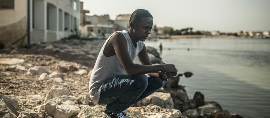 Avant de traverser la Méditerranée, des milliers de réfugiés et de migrants comme Jamal, un Somalien de 23 ans, risquent d’être kidnappés, réduits en esclavage, torturés ou abusés sexuellement en Lybie. Photo : Pablo Tosco/Oxfam Avant de traverser la Méditerranée, des milliers de réfugiés et de migrants comme Jamal, un Somalien de 23 ans, risquent d’être kidnappés, réduits en esclavage, torturés ou abusés sexuellement en Lybie. Photo : Pablo Tosco/Oxfam